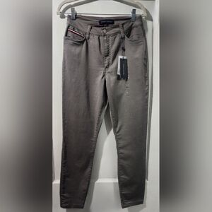 🪻Tommy Hilfiger Gray Skinny Jeans with Flag Detail🪻size:8